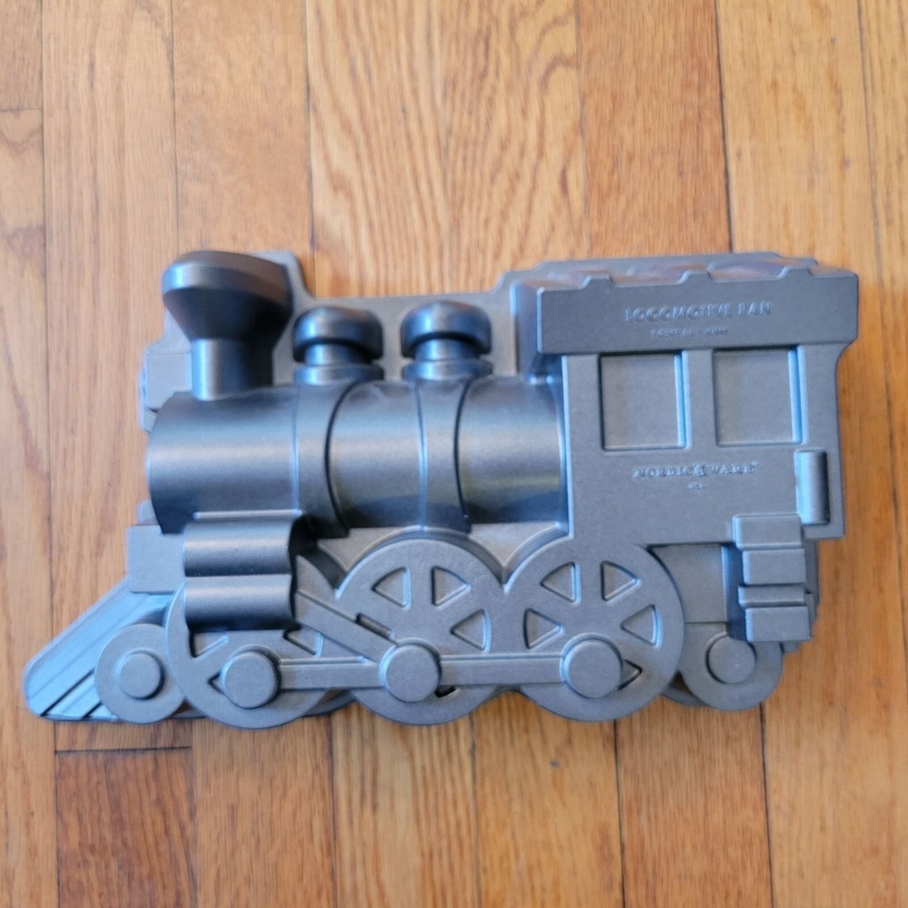 Locomotive Train Cake Pan Nordic Ware 9 Cup Capacity Baking‎ Birthday Holiday